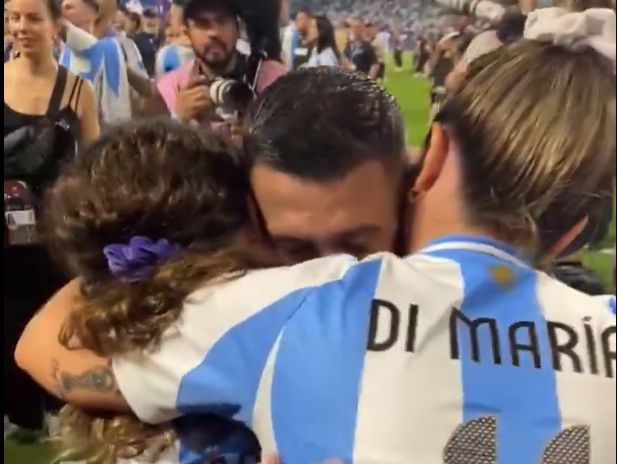 'Está feito': o emocionante reencontro de Di María com a família (vídeo)