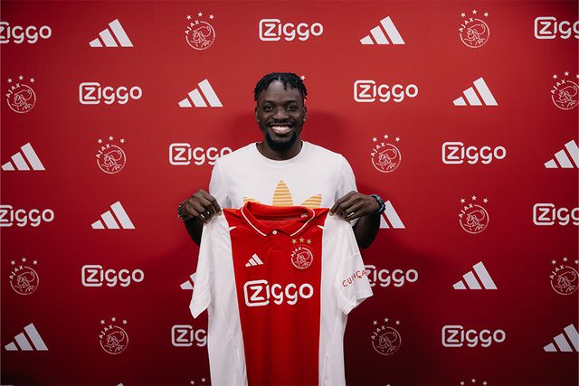 Oficial: Bertrand Traoré regressa ao Ajax