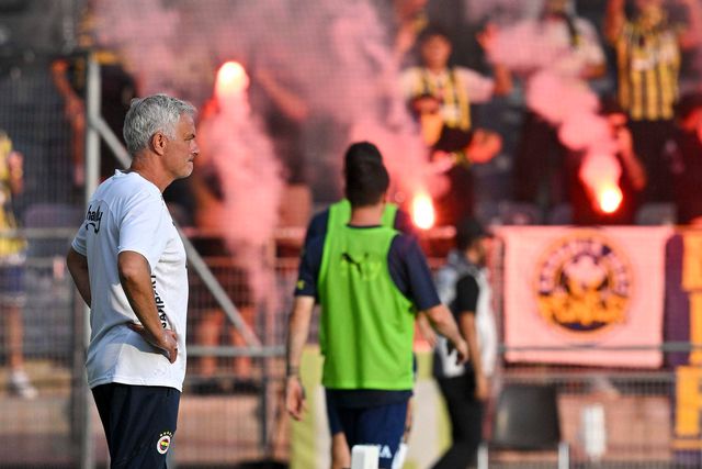 OFICIAL: Fenerbahçe anuncia reforço para Mourinho