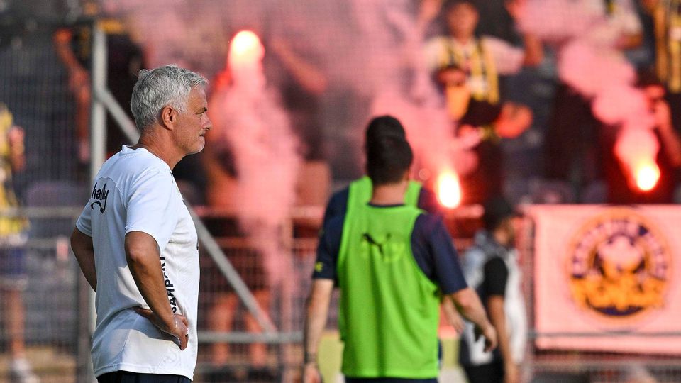 OFICIAL: Fenerbahçe anuncia reforço para Mourinho