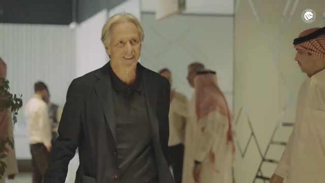 Jorge Jesus 'superstar' no primeiro dia no Al Nassr (vídeo)