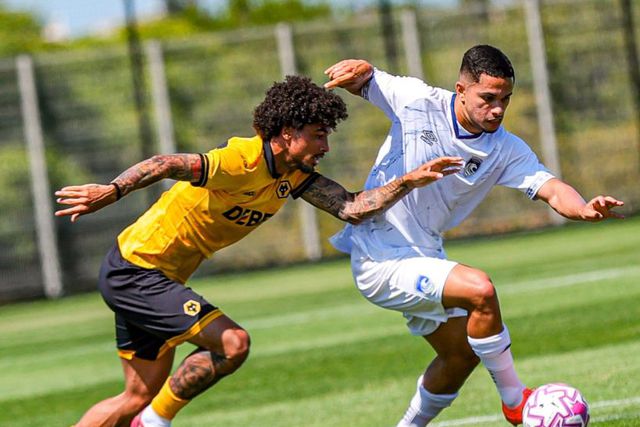 Santa Clara vence Wolverhampton de Vítor Pereira com direito a reviravolta