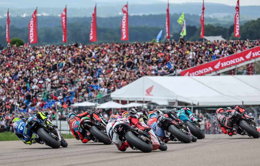 Sachsenring recebeu mais de 250 mil espetadores no último fim de semana.