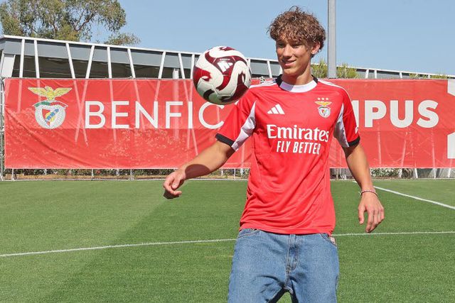 Benfica contrata ao Dortmund promessa para o ataque