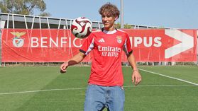 Benfica contrata ao Dortmund promessa para o ataque