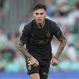 Enzo Barrenechea, médio que esteve cedido pelo Aston Villa ao Valência (foto: Imago)
