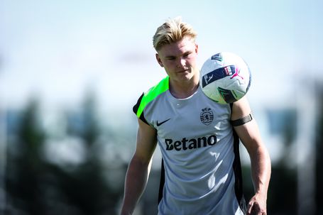 Sporting e Rennes voltam à mesa das negociações por Harder: o ponto da situação