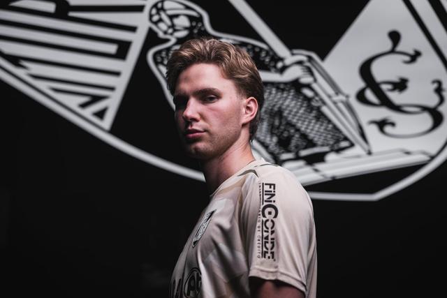 Oliwier Zych chega por empréstimo do Aston Villa - Foto: Vitória de Guimarães