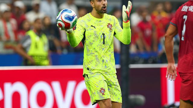 Benfica identifica possível sucessor de António Silva e clube inglês avança por Diogo Costa