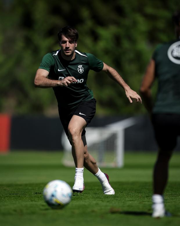 Ioannidis trabalha integrado mas ainda não foi utilizado em nenhum jogo de preparação - Foto: SPORTING CP