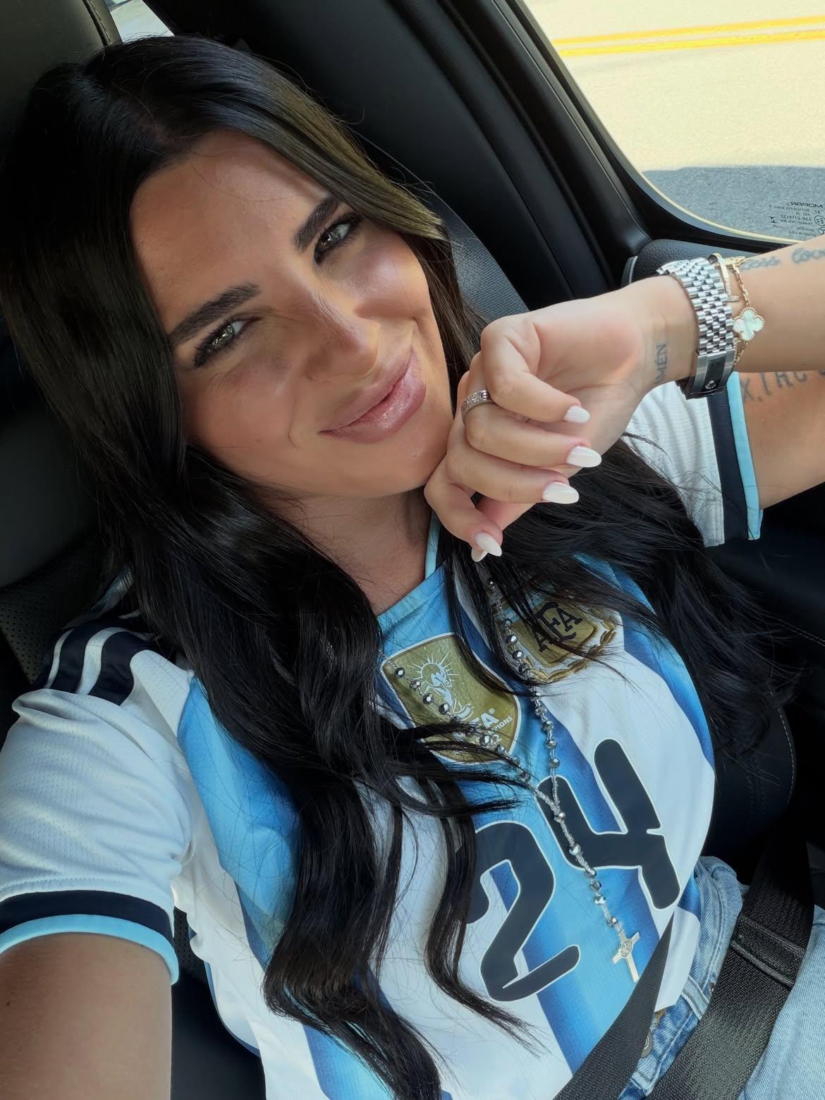 Valentina Cervantes no apoio a Enzo  - Instagram/ValuCervantes
