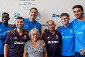 Adeptos com os craques - Foto: FC Porto