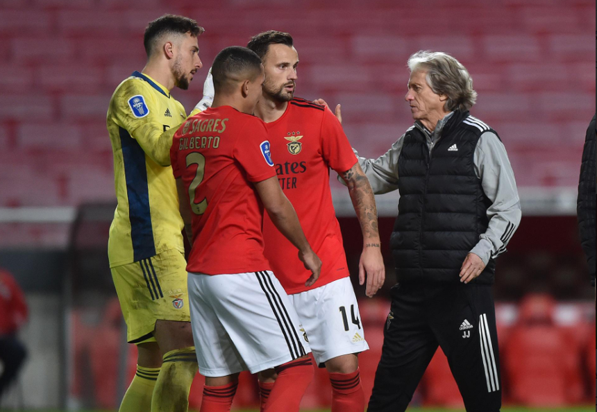 Jorge Jesus, Gilberto, Seferovic e Helton Leite em 2020 - Foto: A BOLA