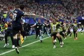 O êxtase dos jogadores no momento em que a Argentina fez o 2-1 - Foto: IMAGO