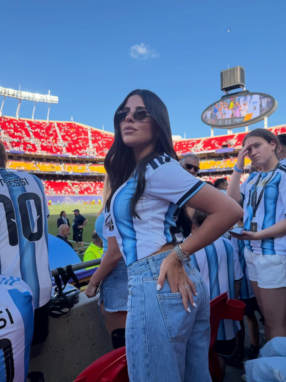 Valentina Cervantes no apoio a Enzo  - Instagram/ValuCervantes