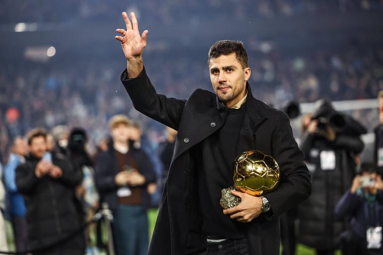 Rodri venceu a Bola de Ouro em 2024, a Champions pelo Manchester City em 2023 e está na final do Mundial 2026 pela Espanha - Foto: Imago