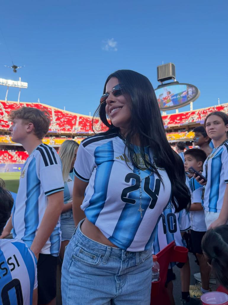 Valentina Cervantes no apoio a Enzo  - Instagram/ValuCervantes