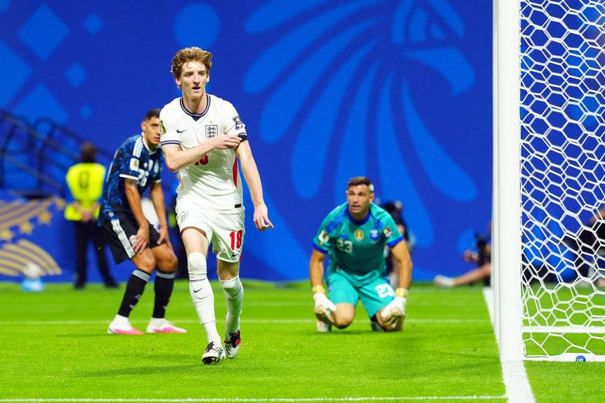 Gordon inaugurou o marcador - Foto: IMAGO