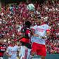 Pavlidis em ação no particular entre Benfica e Flamengo, no Algarve — Foto: IMAGO