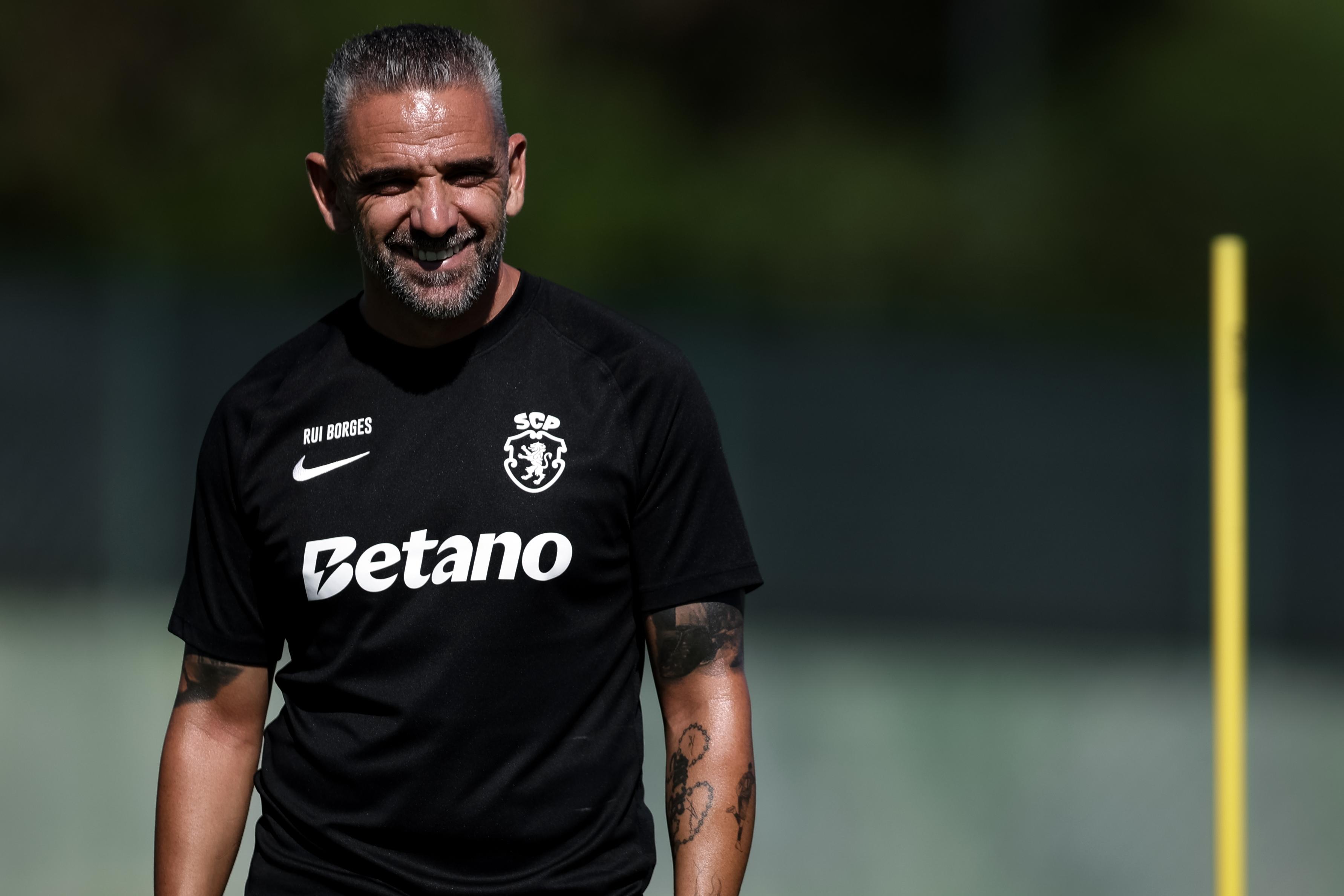 Rui Borges satisfeito após a vitória no primeiro teste de pré-época com a presença de adeptos - Foto: SPORTING CP