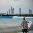 Kelly Slater cria piscina com ondas em Abu Dhabi para o circuito mundial