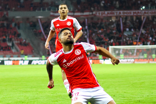 Ex-Portimonense e Sporting marca na estreia pelo Internacional