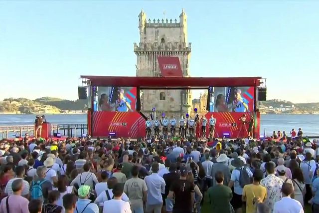 Nelson Oliveira feliz na apresentação da Vuelta em Lisboa