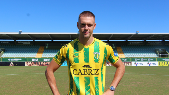 Oficial: Nacional cede Jordi Pola ao Tondela