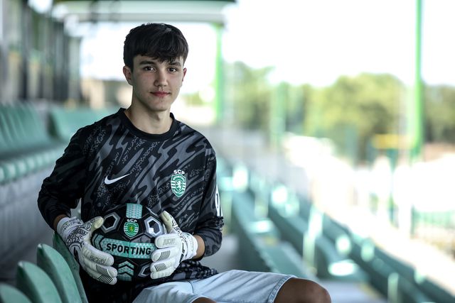 Jovem guarda-redes assina pelo Sporting