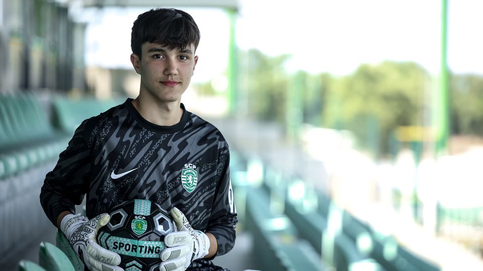 Jovem guarda-redes assina pelo Sporting