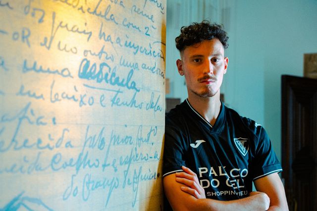OFICIAL: Académico de Viseu contrata defesa-central grego