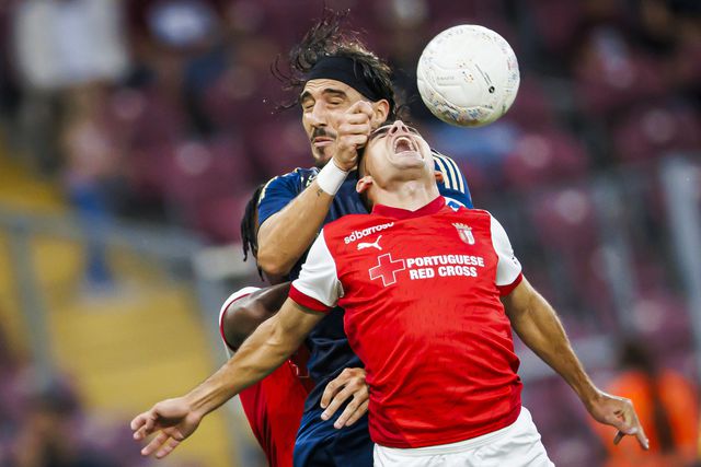 Avançados rematam os pontos de dois belos bordados (crónica)