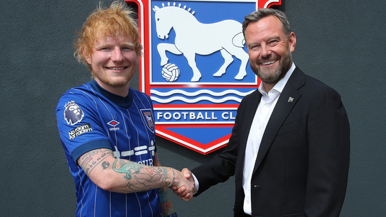 Ed Sheeran torna-se acionista do Ipswich