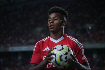 Benfica irredutível por Neres