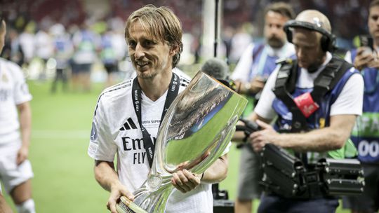 Modric: «É um orgulho levantar o meu primeiro título como capitão do Real Madrid»