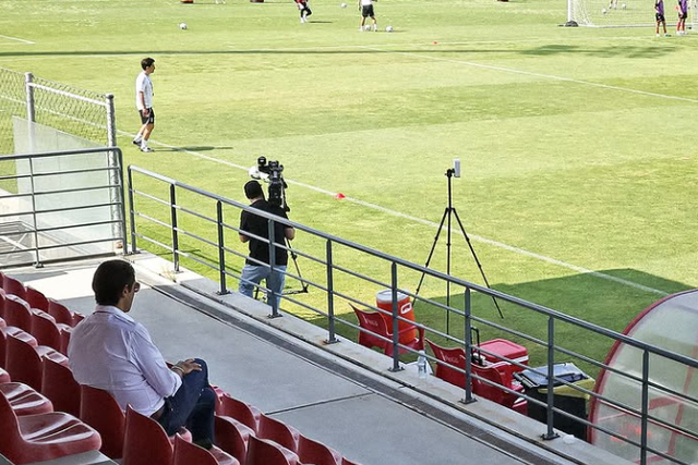 Treino do Benfica com espectador de peso