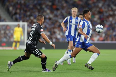 FC Porto: Alberto Costa impressiona na pele de 'carteiro' e não só