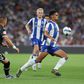 FC Porto: Alberto Costa impressiona na pele de 'carteiro' e não só