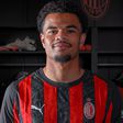 Mercado oficial: Milan tem novo lateral
