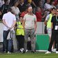Erik ten Hag no banco do Bayer Leverkusen no primeiro jogo oficial da época frente ao Grossaspach Foto: IMAGO