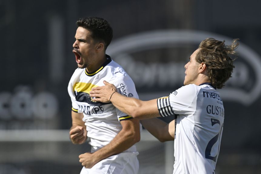 Rodrigo Pinheiro e Gustavo Sá foram dois dos autores dos golos dos famalicenses na jornada inaugural (Foto: Fernando Veludo/LUSA)