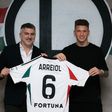Mercado oficial: campeão pelo Sporting apresentado no Legia Varsóvia