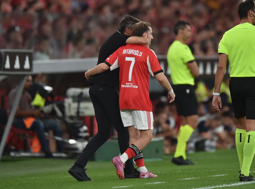 Bruno Lage e Akturkoglu no jogo com o Nice