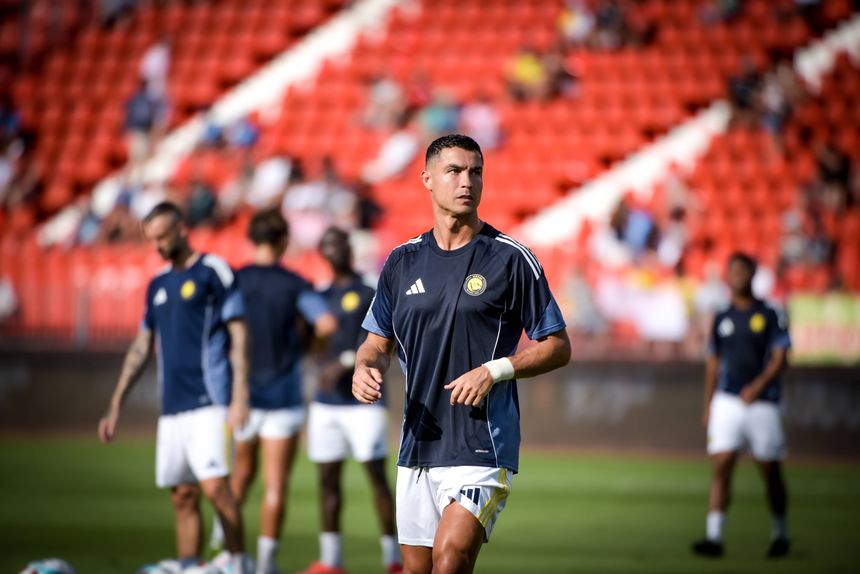 Cristiano Ronaldo no aquecimento do jogo de pré-época entre o Al-Nassr e o Almería Foto: IMAGO