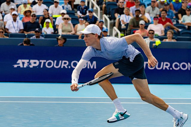 Sinner volta a vencer e segue para as meias-finais em Cincinnati