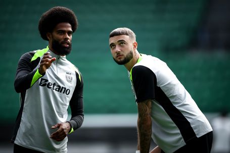 St. Juste com Zeno Debast no treino desta sexta-feira em Alvalade