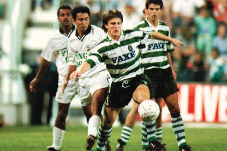 Cherbakov a jogar de leão ao peito, antes do acidente que o deixou numa cadeira de rodas - Foto: A BOLA