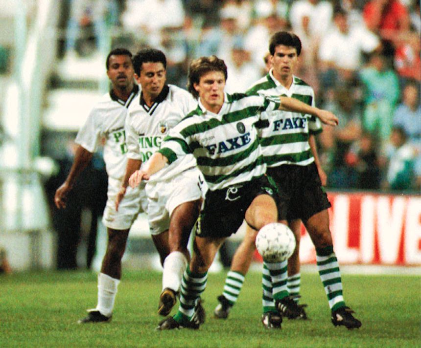 Cherbakov a jogar de leão ao peito