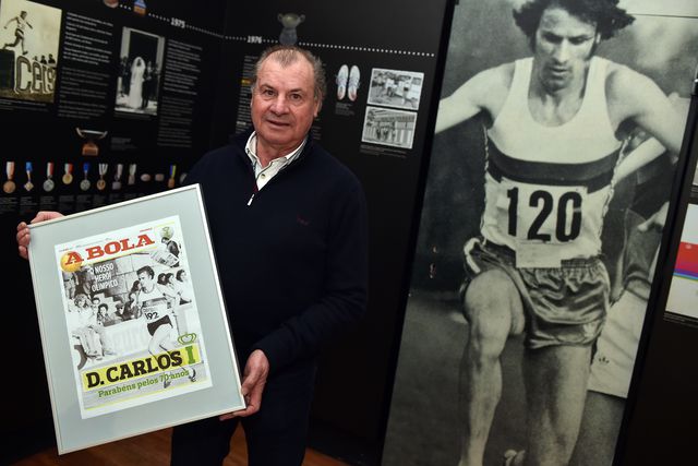 Carlos Lopes durante uma reportagem de A BOLA sobre a inesquecível vitória na maratona