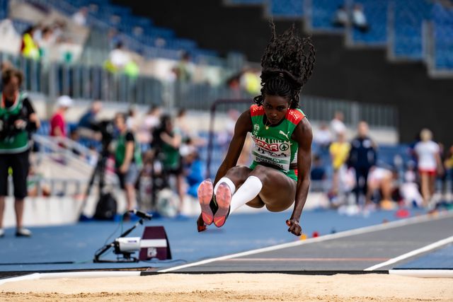 Evelise Veiga conquista bronze no salto em comprimento